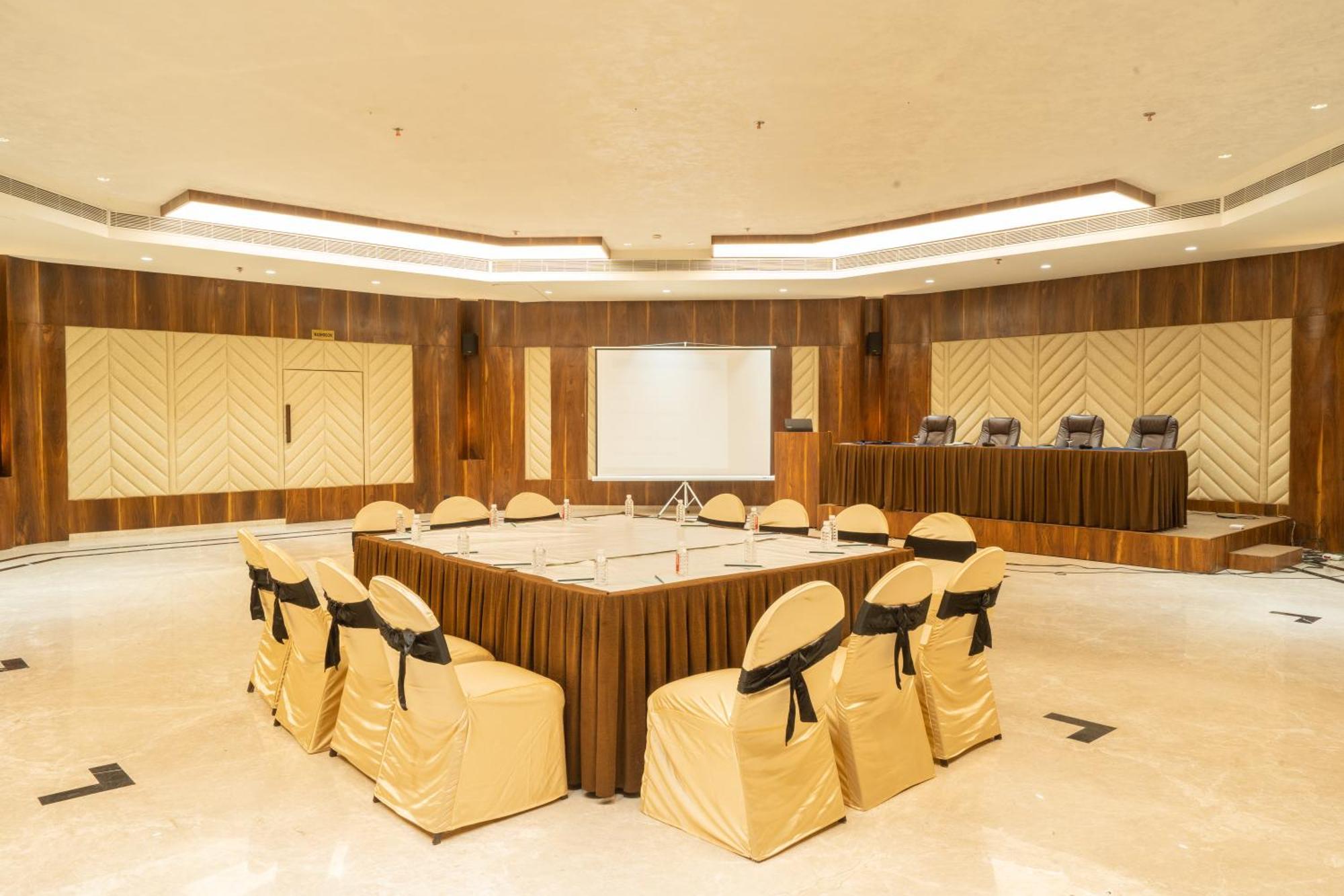 Hotel Mayura Rāipur Zewnętrze zdjęcie