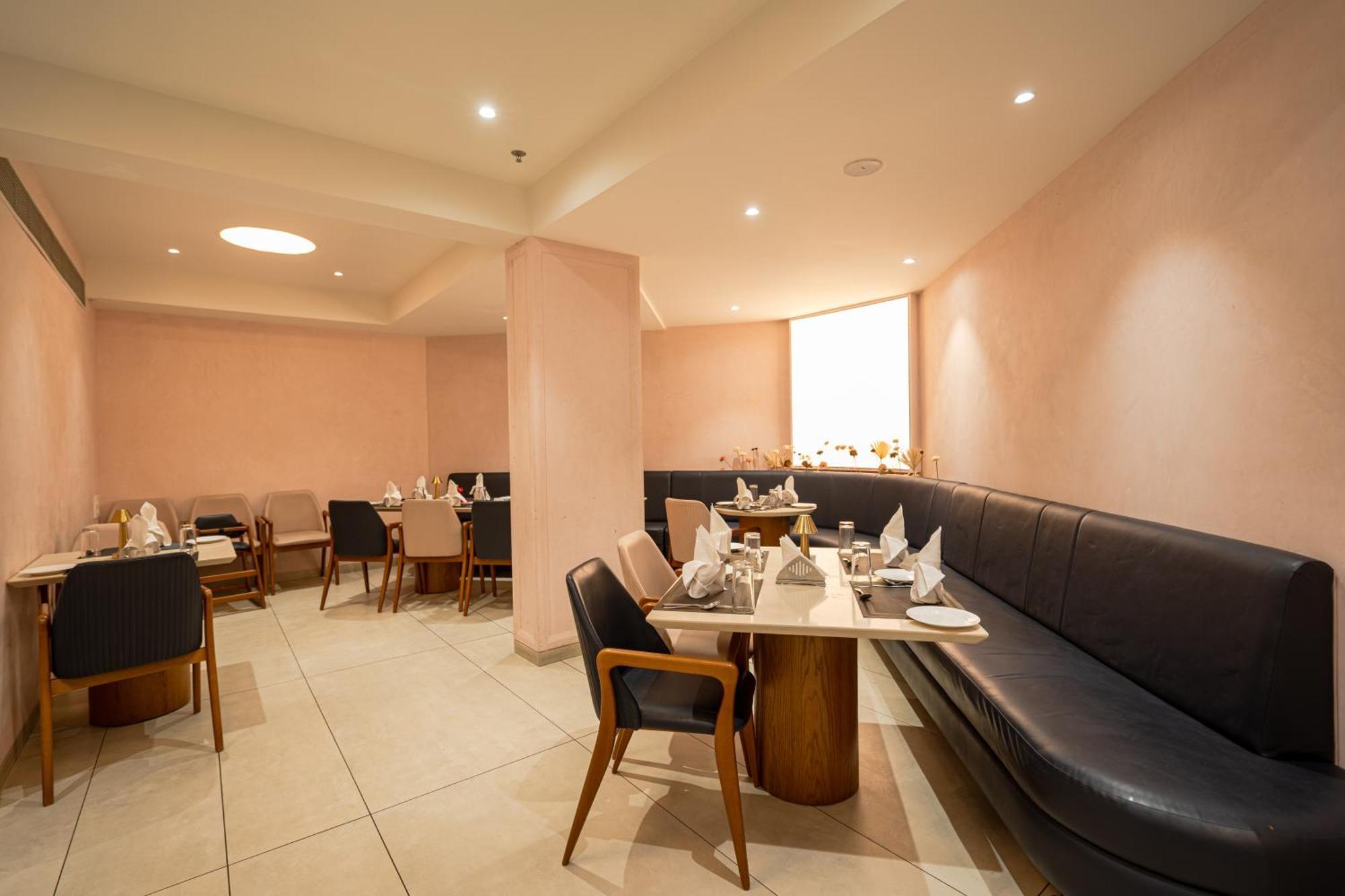Hotel Mayura Rāipur Zewnętrze zdjęcie