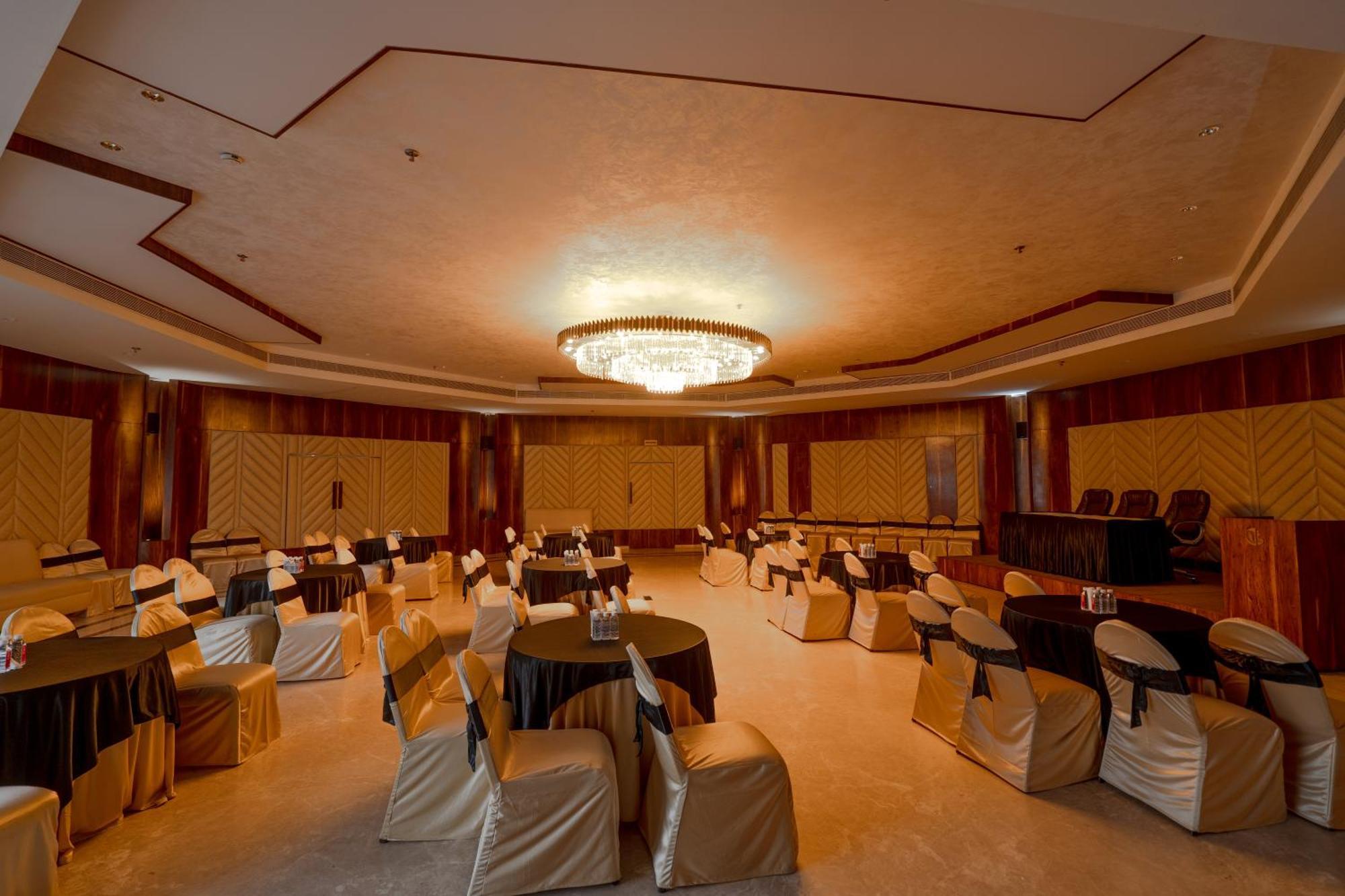 Hotel Mayura Rāipur Zewnętrze zdjęcie