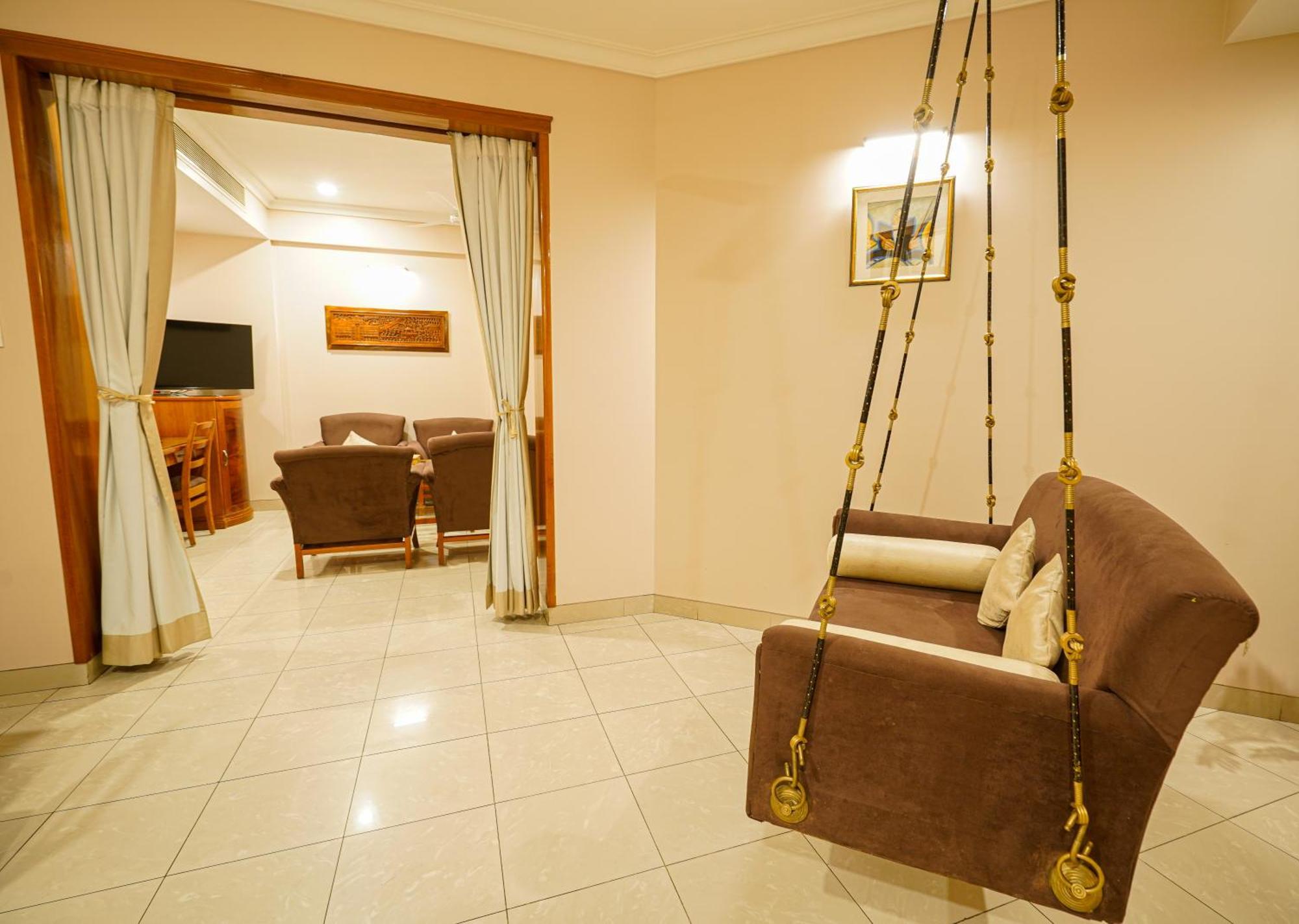 Hotel Mayura Rāipur Zewnętrze zdjęcie