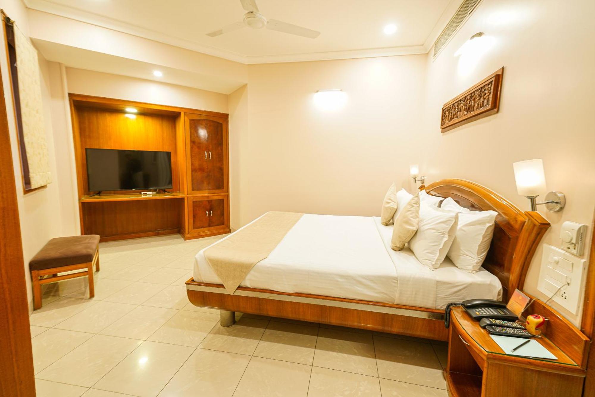 Hotel Mayura Rāipur Zewnętrze zdjęcie