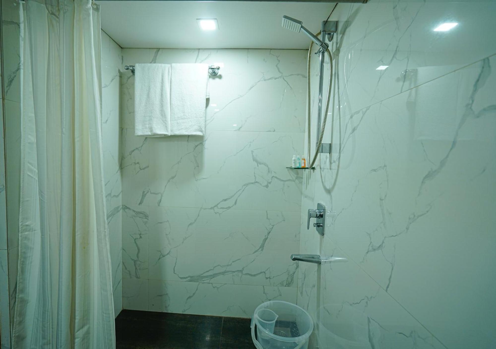 Hotel Mayura Rāipur Zewnętrze zdjęcie