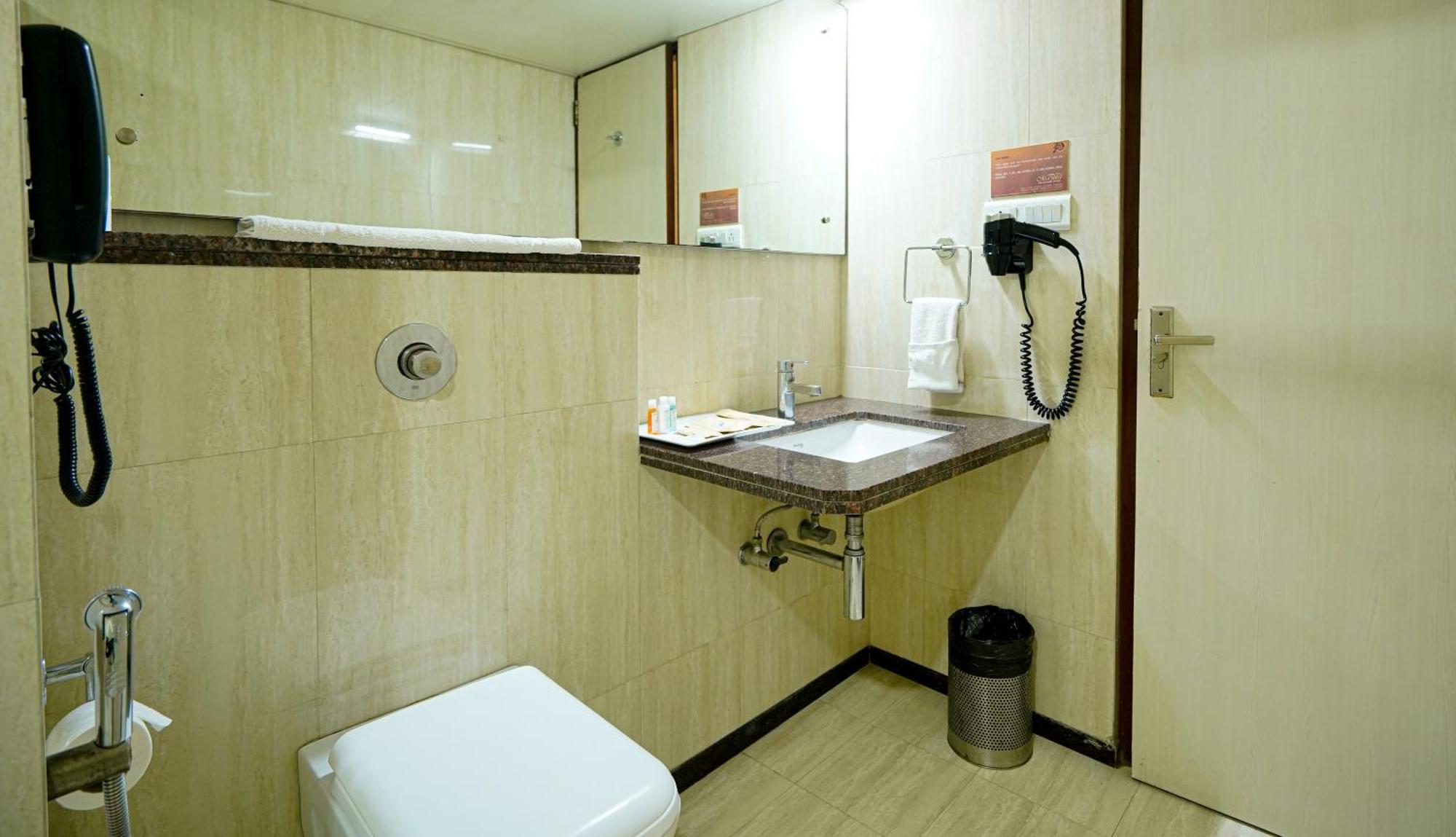Hotel Mayura Rāipur Zewnętrze zdjęcie