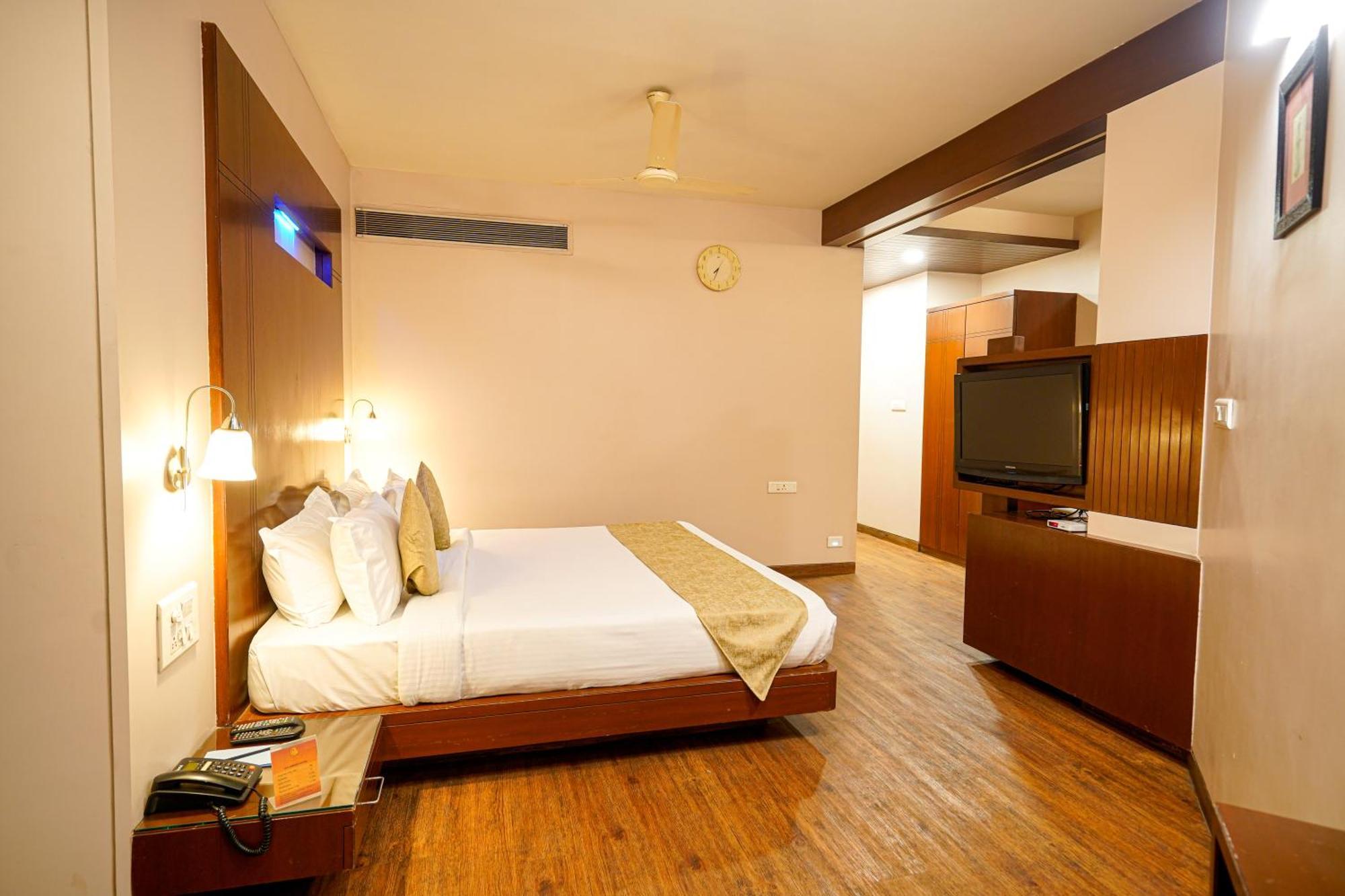 Hotel Mayura Rāipur Zewnętrze zdjęcie